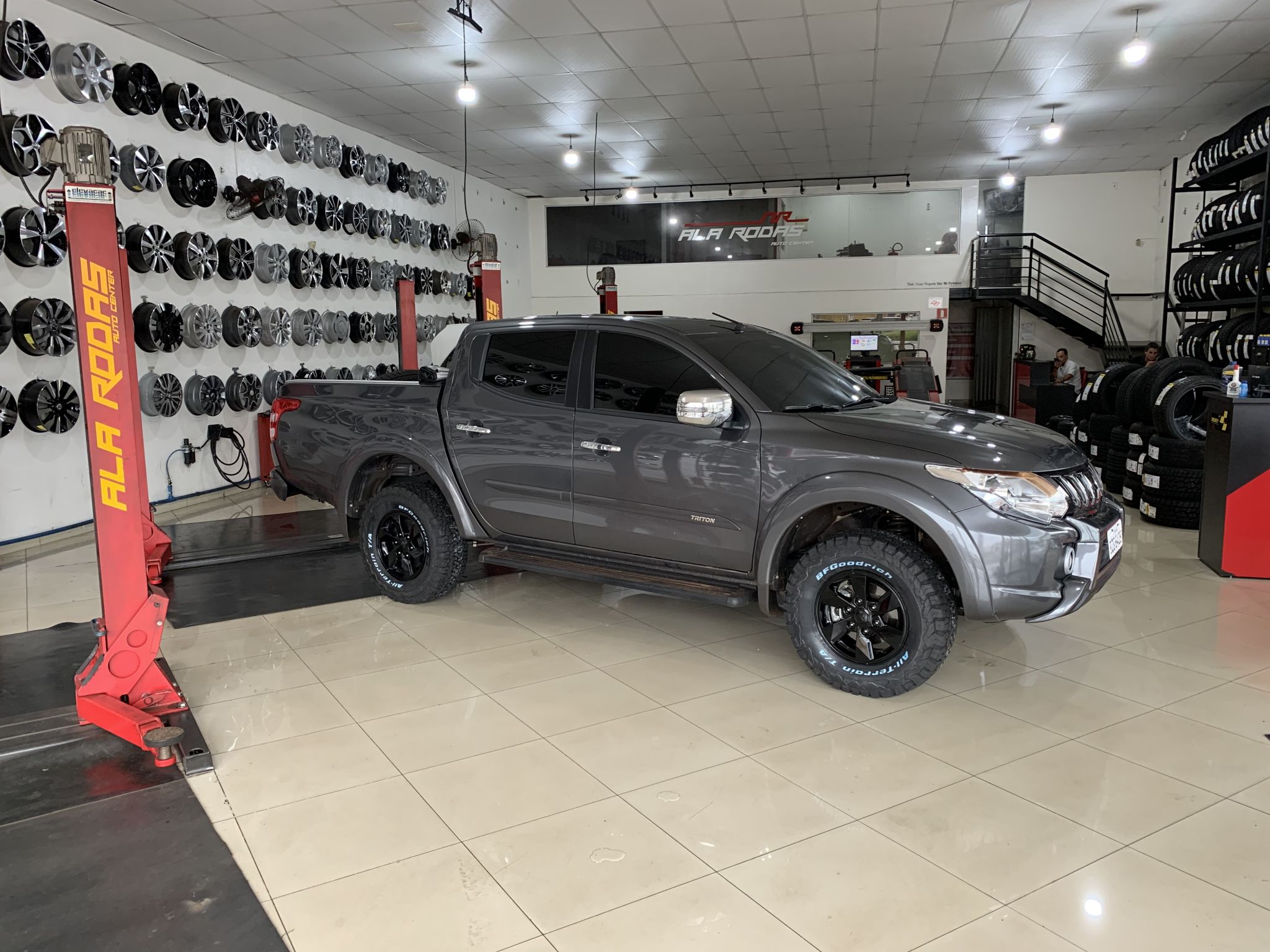 MITSUBISHI TRITON