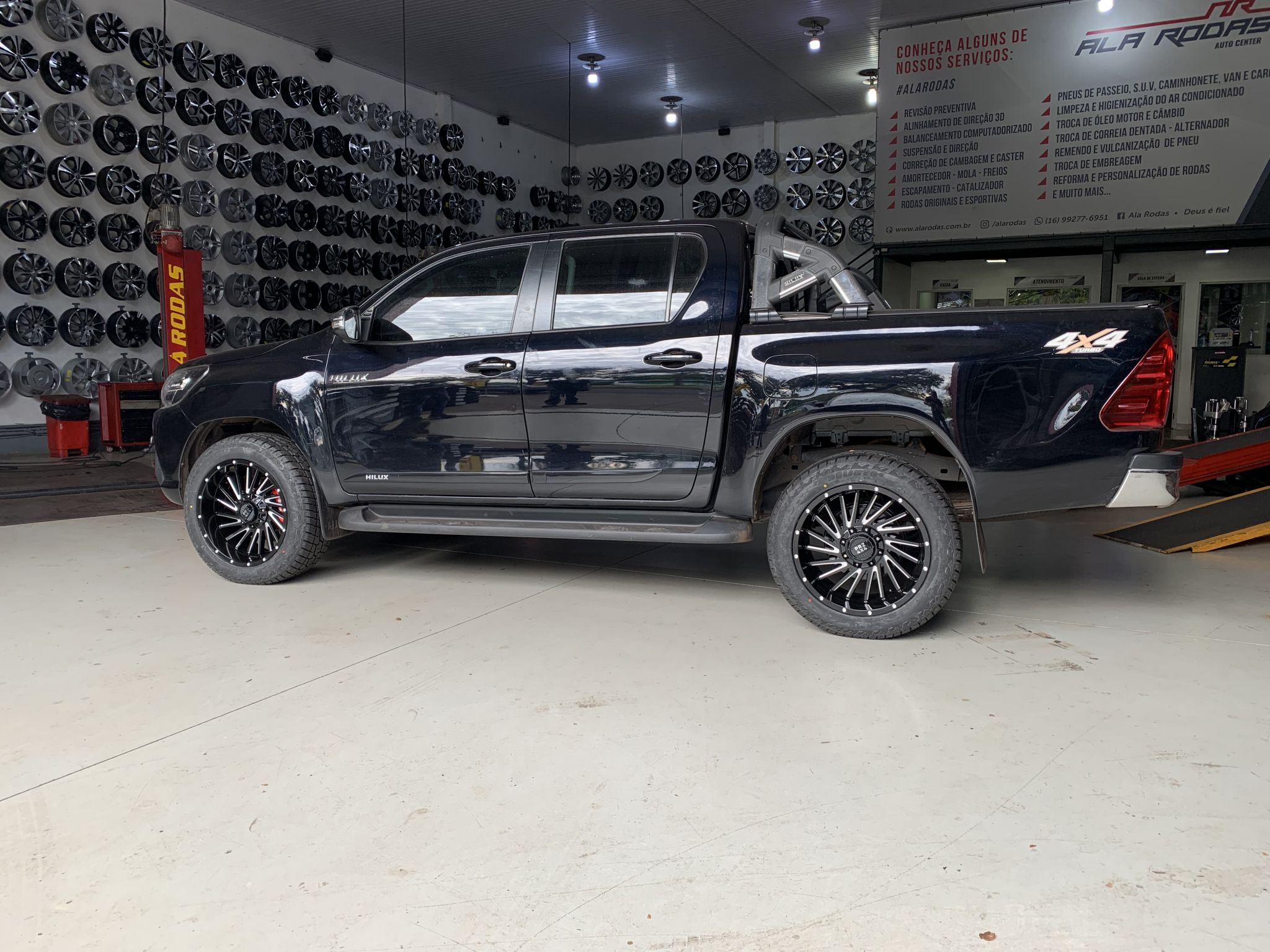 TOYOTA HILUX