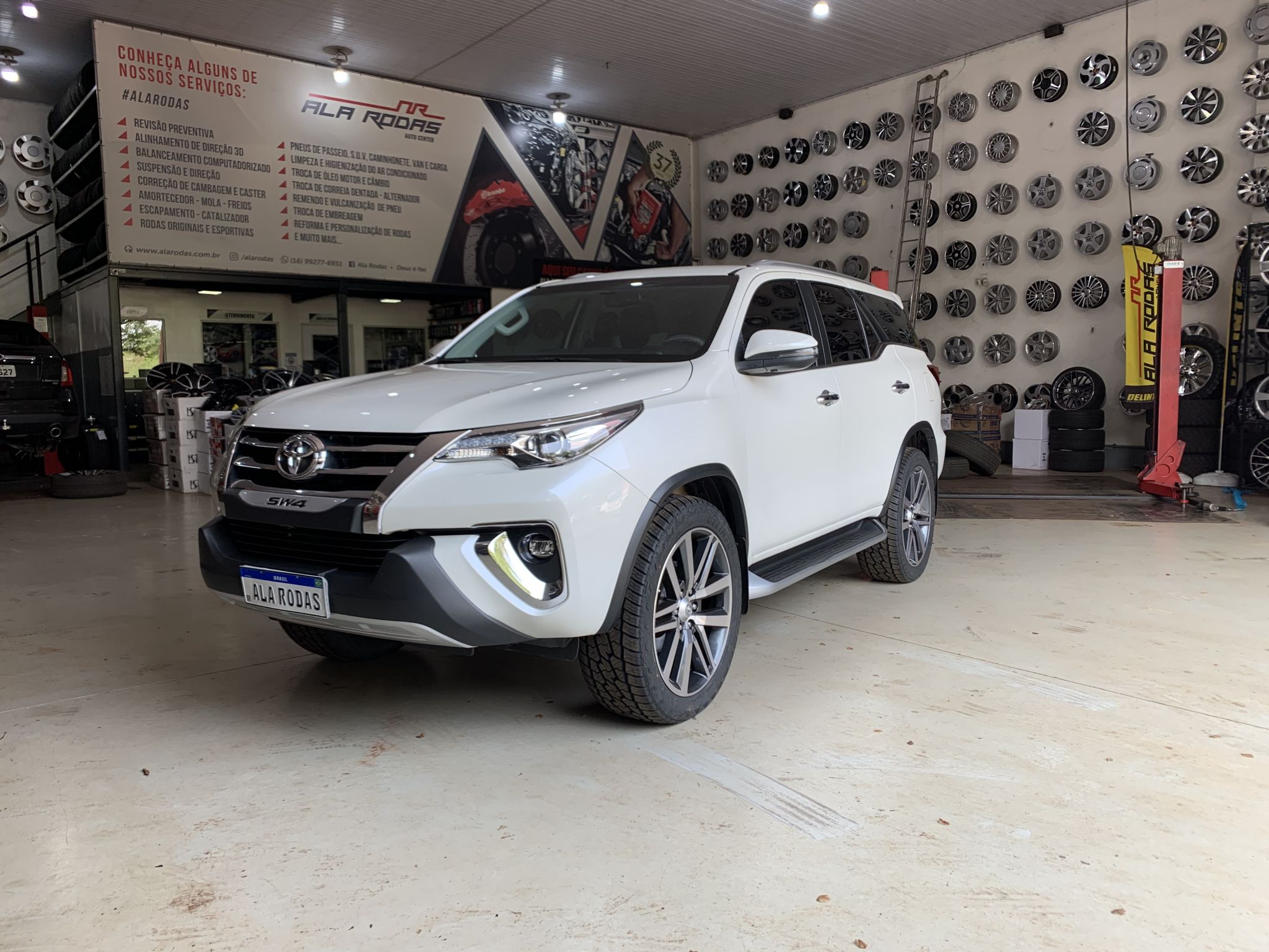 TOYOTA HILUX SW4