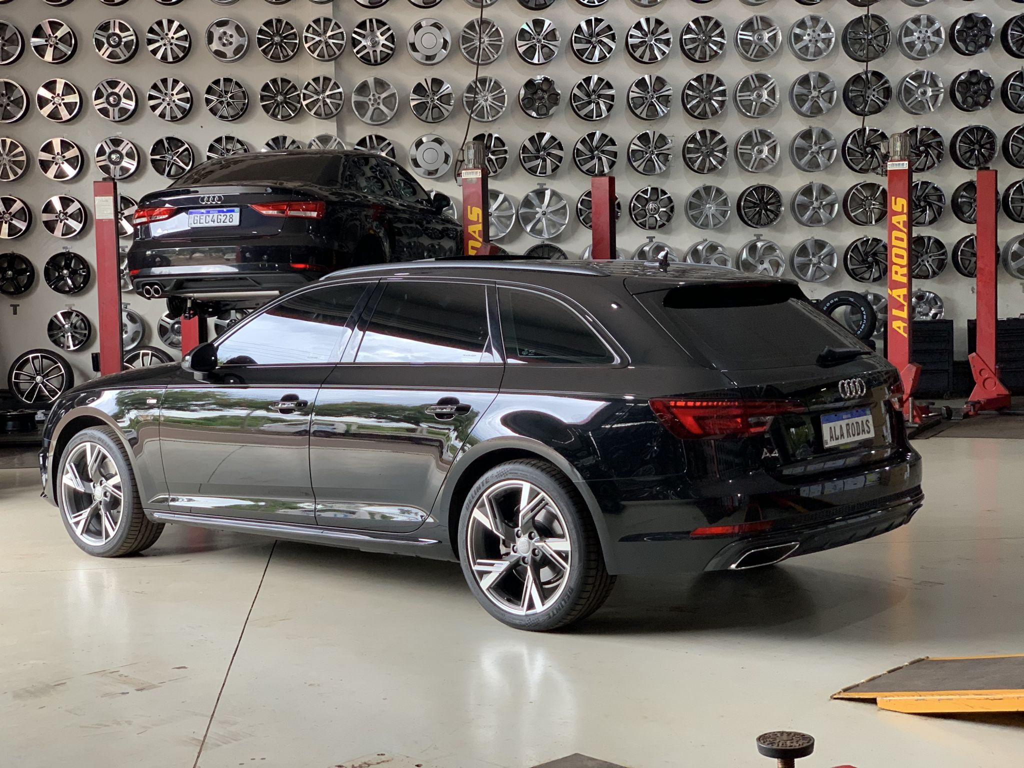 AUDI A4 AVANT