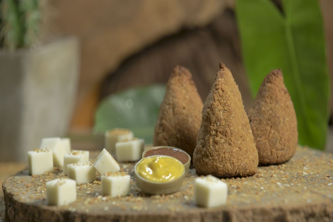 Coxinha Low Carb com Cream Cheese e Mussarela de Bfala