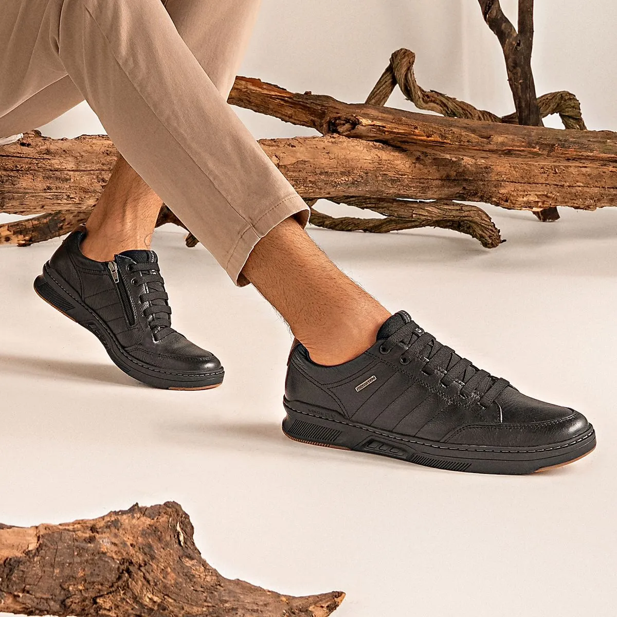 Sapat�nis Pegada Masculino em Couro Preto 110604-07