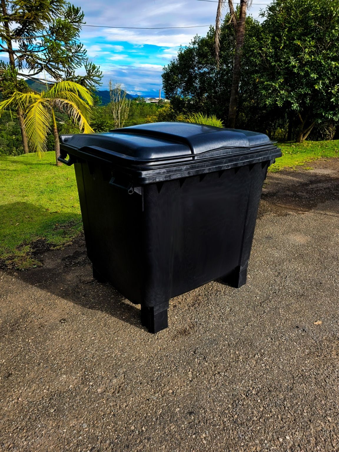 Contentor com ps com  tampa   1100l ( lancamento )