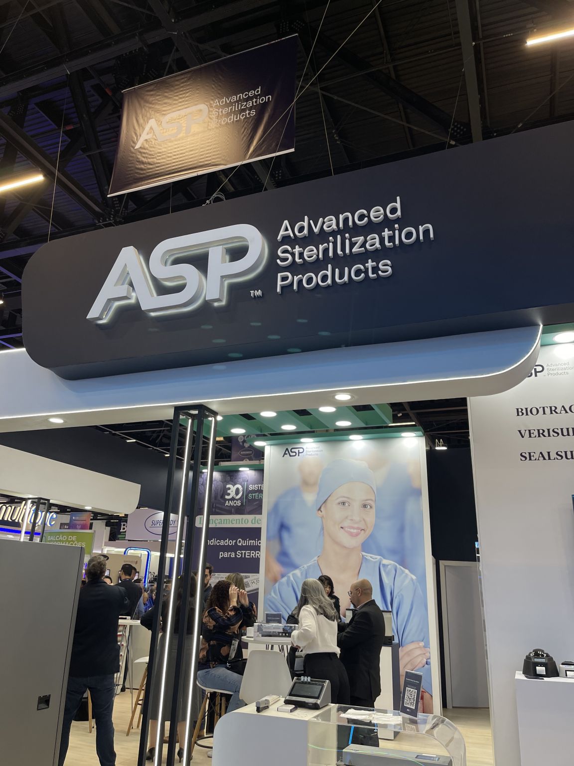 Como escolher a melhor montadora de stands para sua feira? 7 critérios que fazem toda a diferença