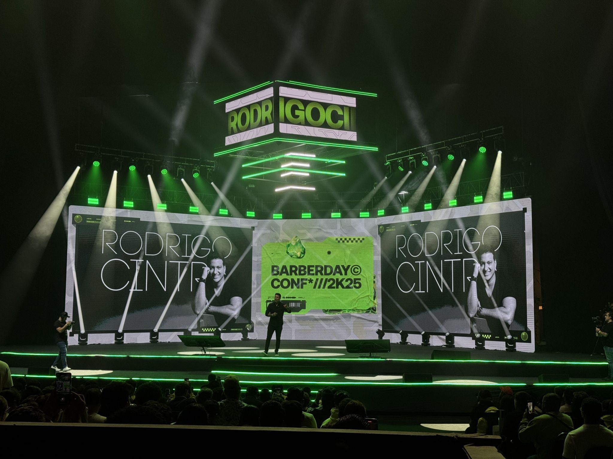 Microfone Sem Fio em Evento Corporativo: Como Evitar Falhas